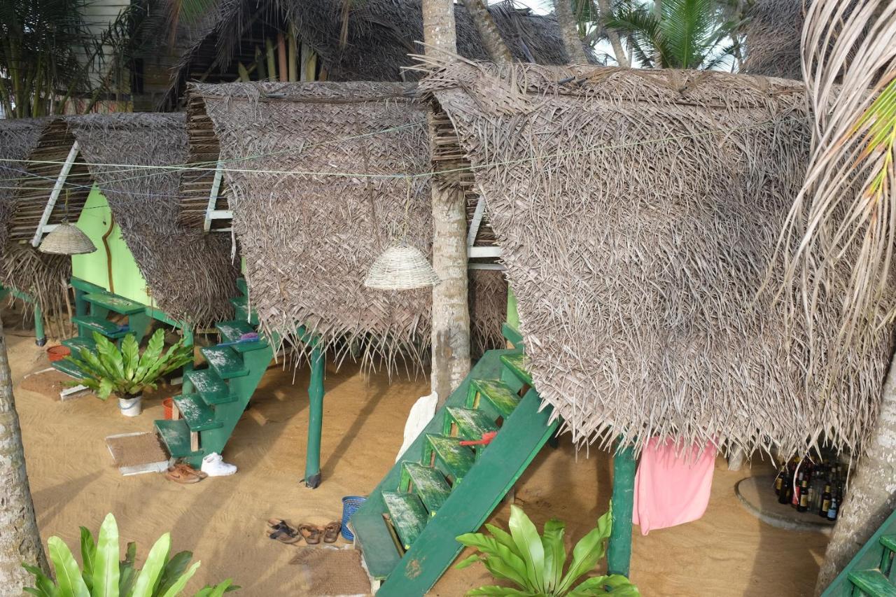 Oynise Beach Cabin Galle Exterior photo