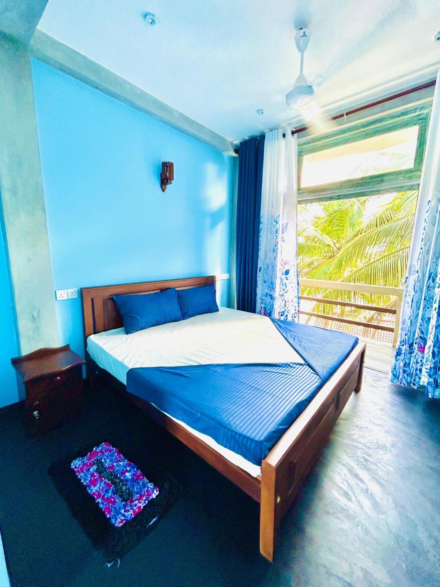 Oynise Beach Cabin Galle Room photo