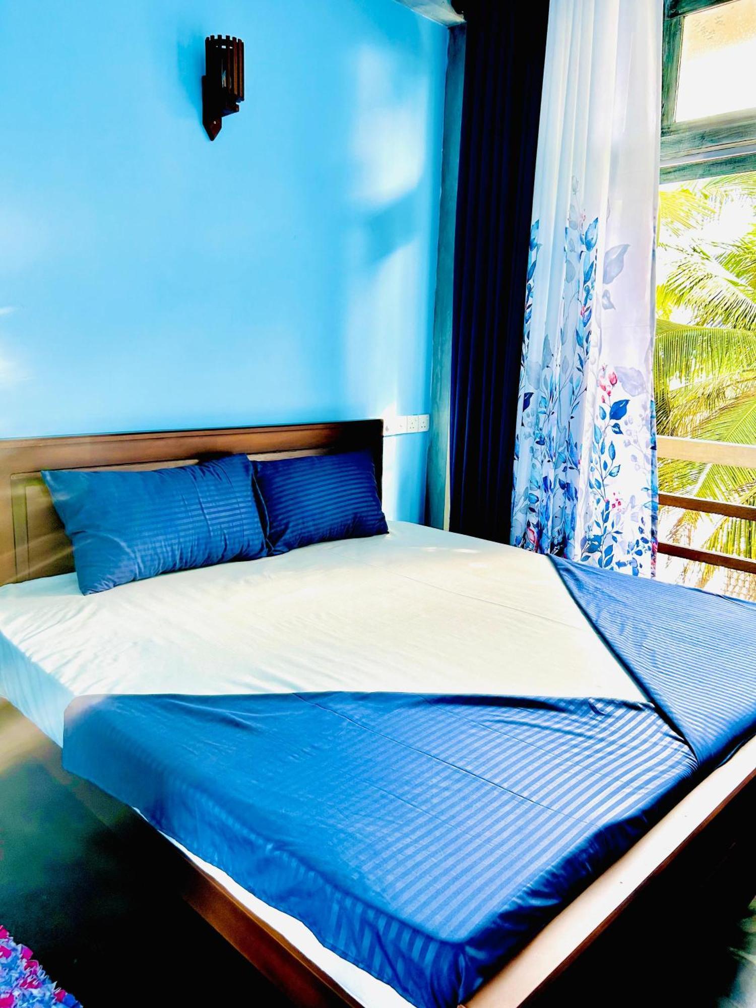 Oynise Beach Cabin Galle Room photo