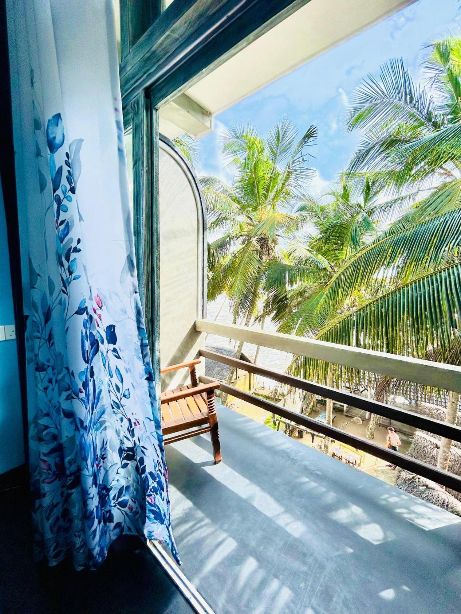 Oynise Beach Cabin Galle Room photo